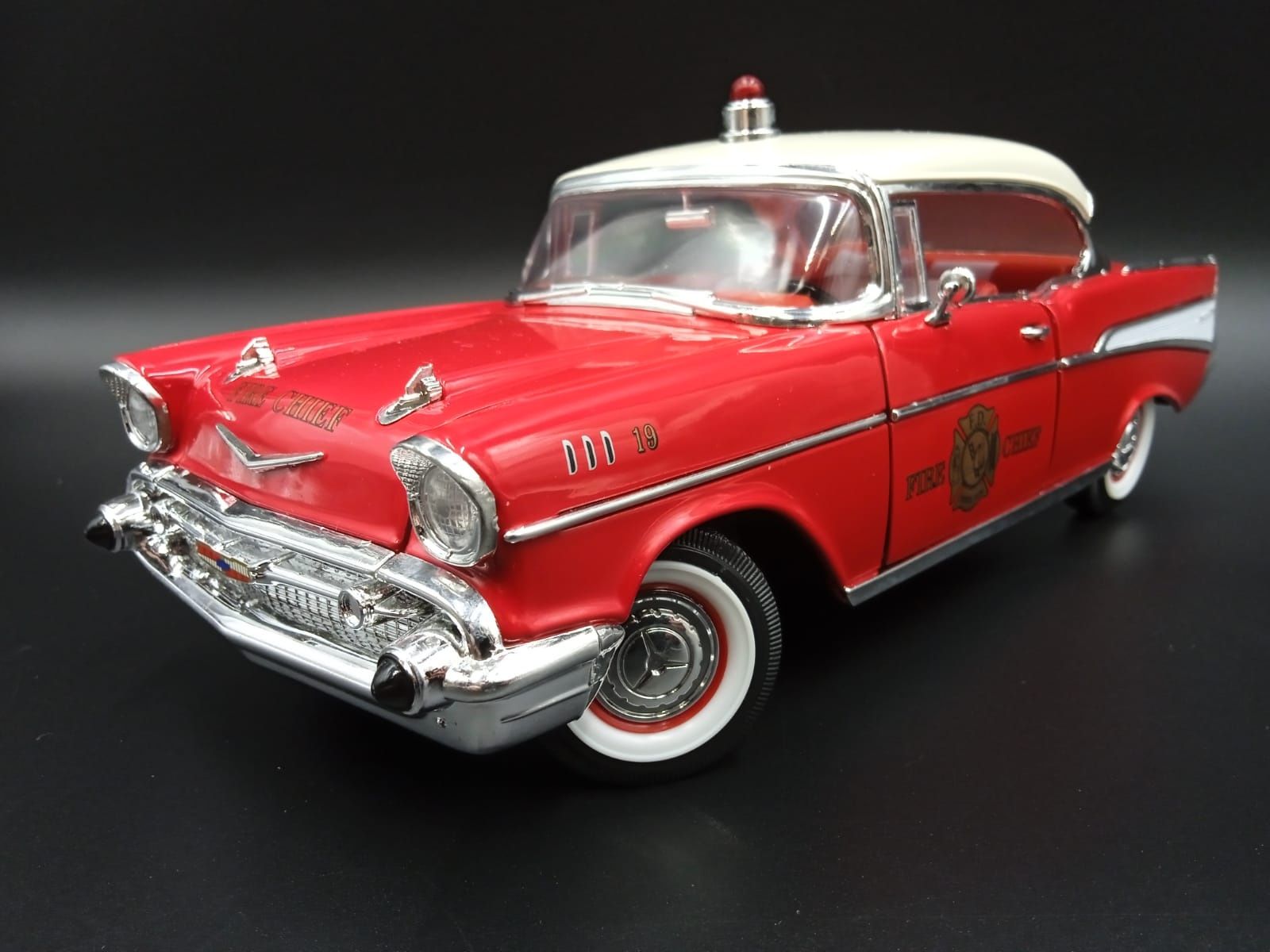 1:18 Road Legends 1957 Chevrolet Bel Air Fire Chief straż pożarna mode