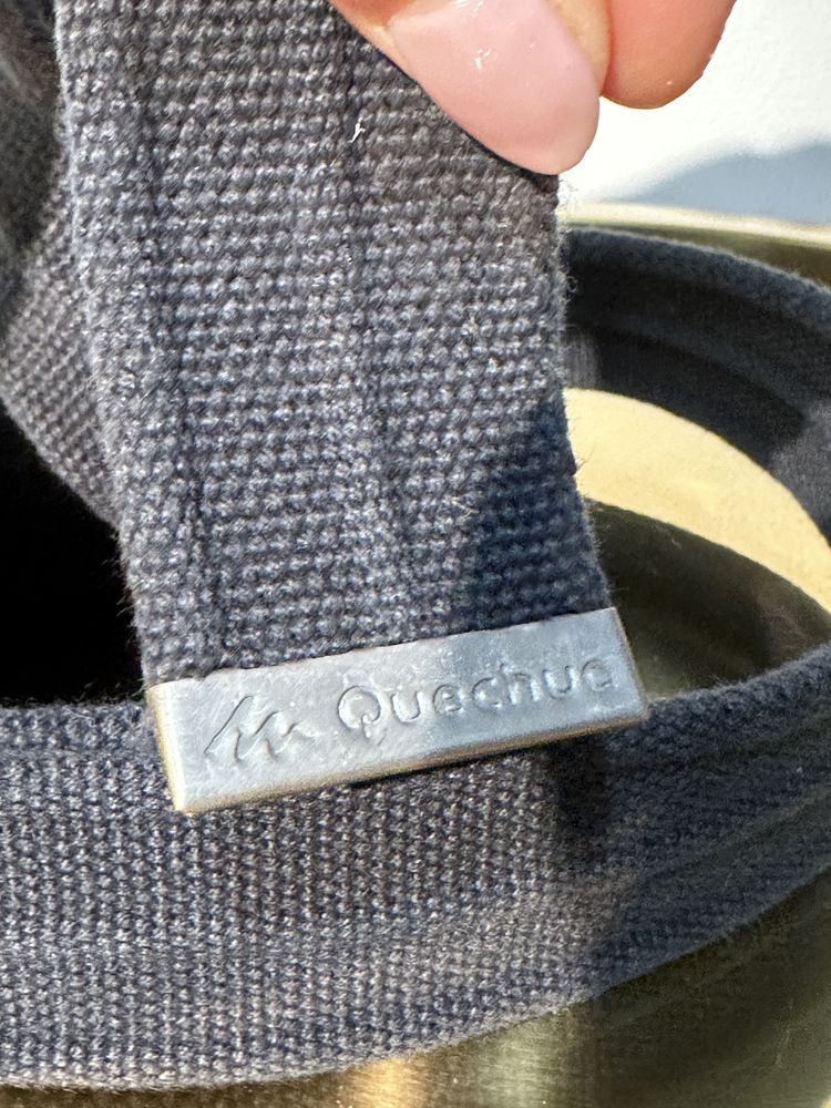 Granatowy materiałowy pasek z metalową klamrą Decathlon