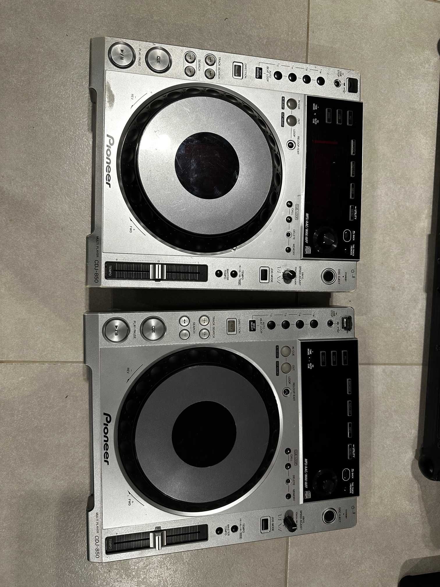 Pioneer CDJ 850 x 2