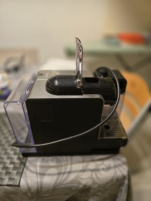 Máquina de café Nespresso Delonghi Latissima