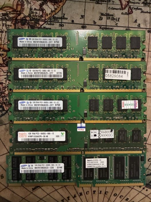 Опереативна памʼять 5 шт. DDR2 по 1 Гб