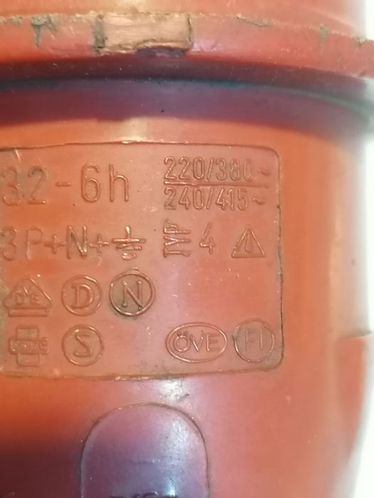 Wtyka plastikowa 32A