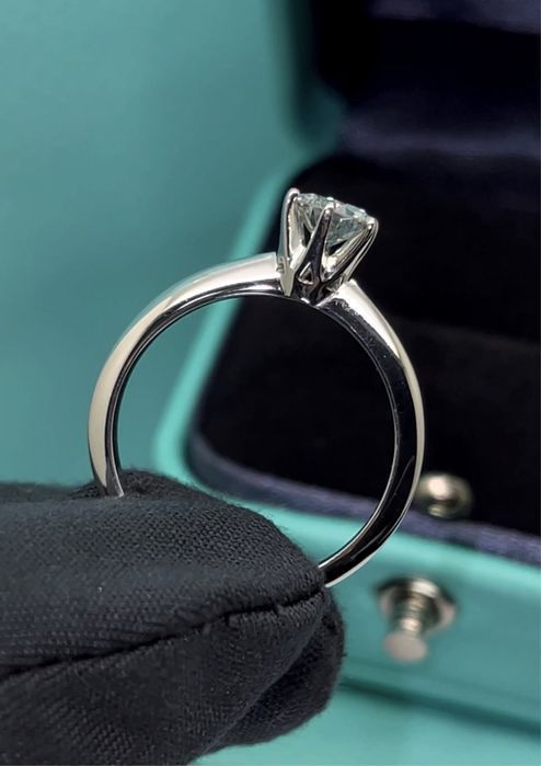 Платиновое кольцо с бриллиантом 0,51 ct  GIA  Tiffany