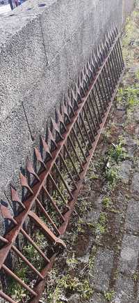 Antiga Grade de Muro em Ferro Maciço Trabalho Forjado