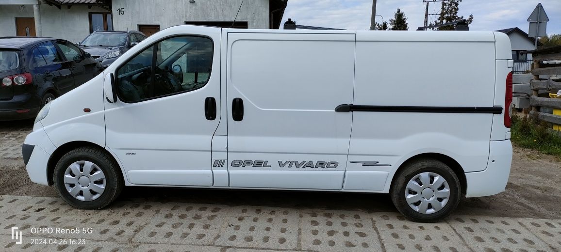 Opel Vivaro Long 2011