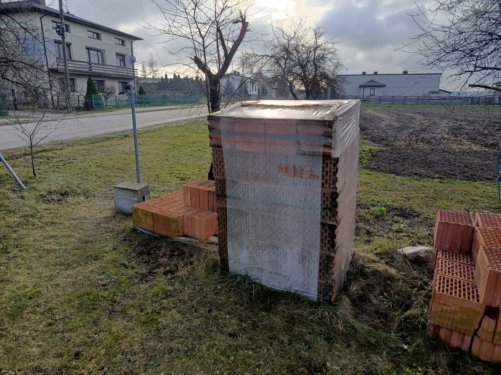 Sprzedam cegłę nową pozostałość po budowie