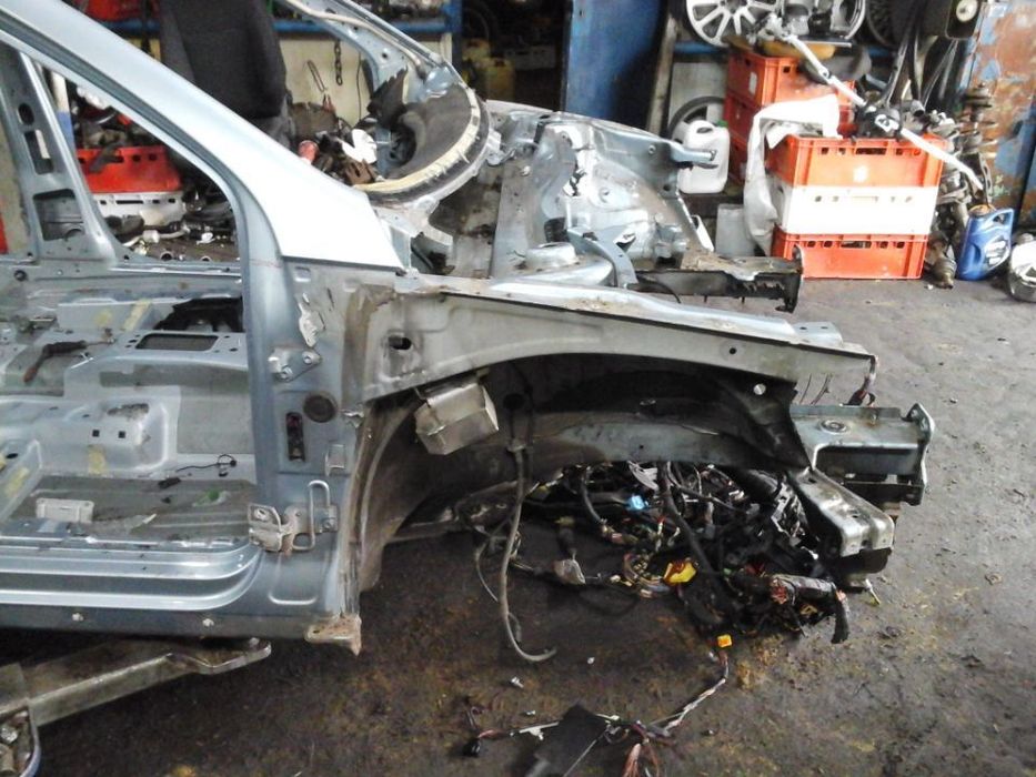 PODŁUŻNICA VOLKSWAGEN PASSAT B6  PRAWA  LUB LEWA PRZEDNIA