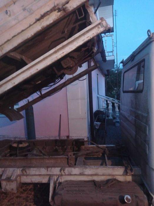 Мерседес 410 .2.9 самоскид евакуатор.