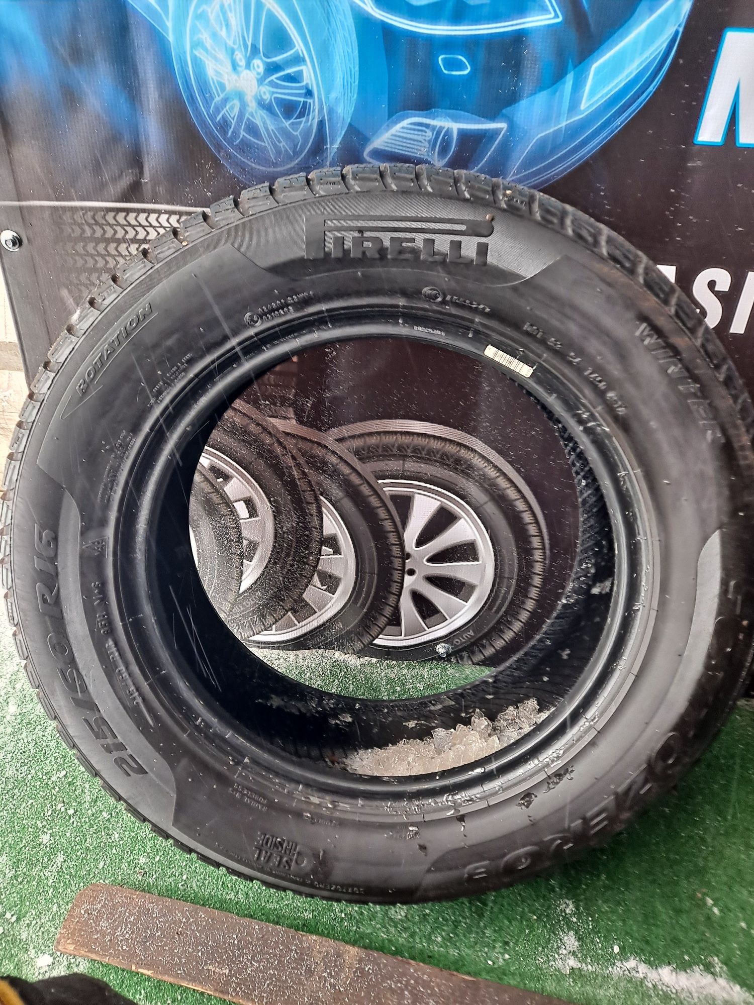 215/60/16 Opony zimowe Pirelli ładna Para