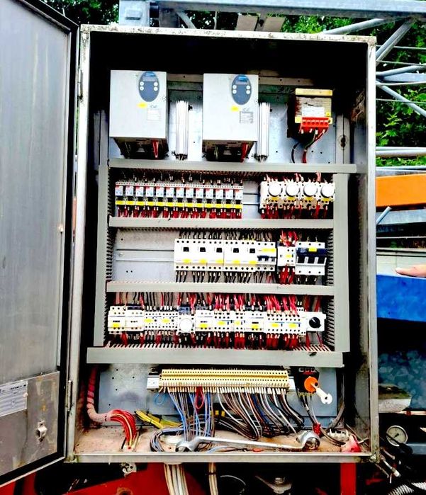 Żuraw samowznoszący ARCOMET 26H - 2006 - osie budowlane