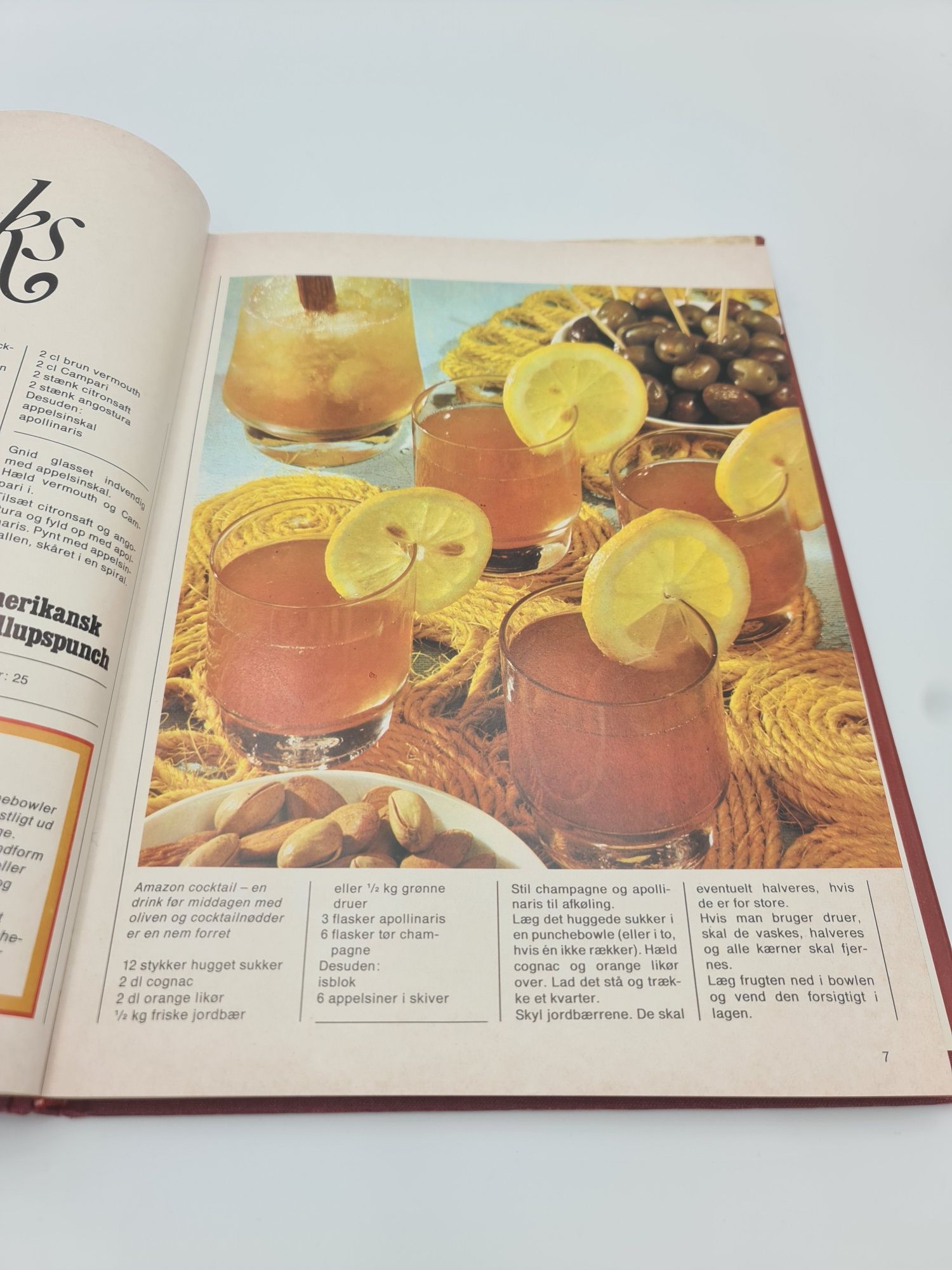 Ilustrowany album wydany lata 70-te drinków z całego świata