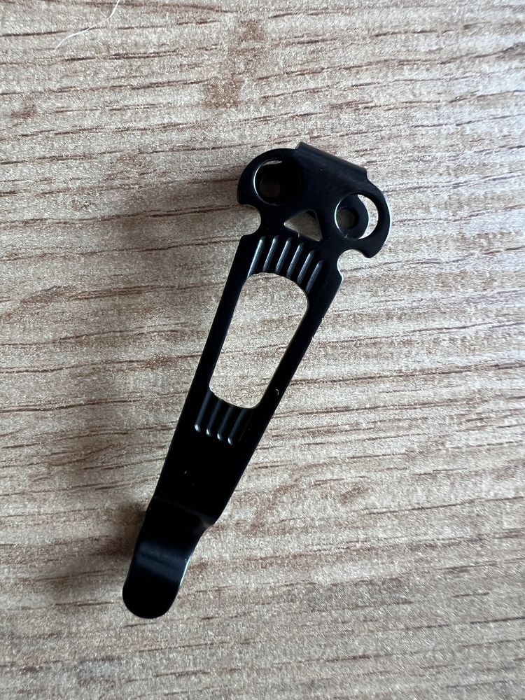 Klips deep carry do noży Daggerr Spyderco Benchmade