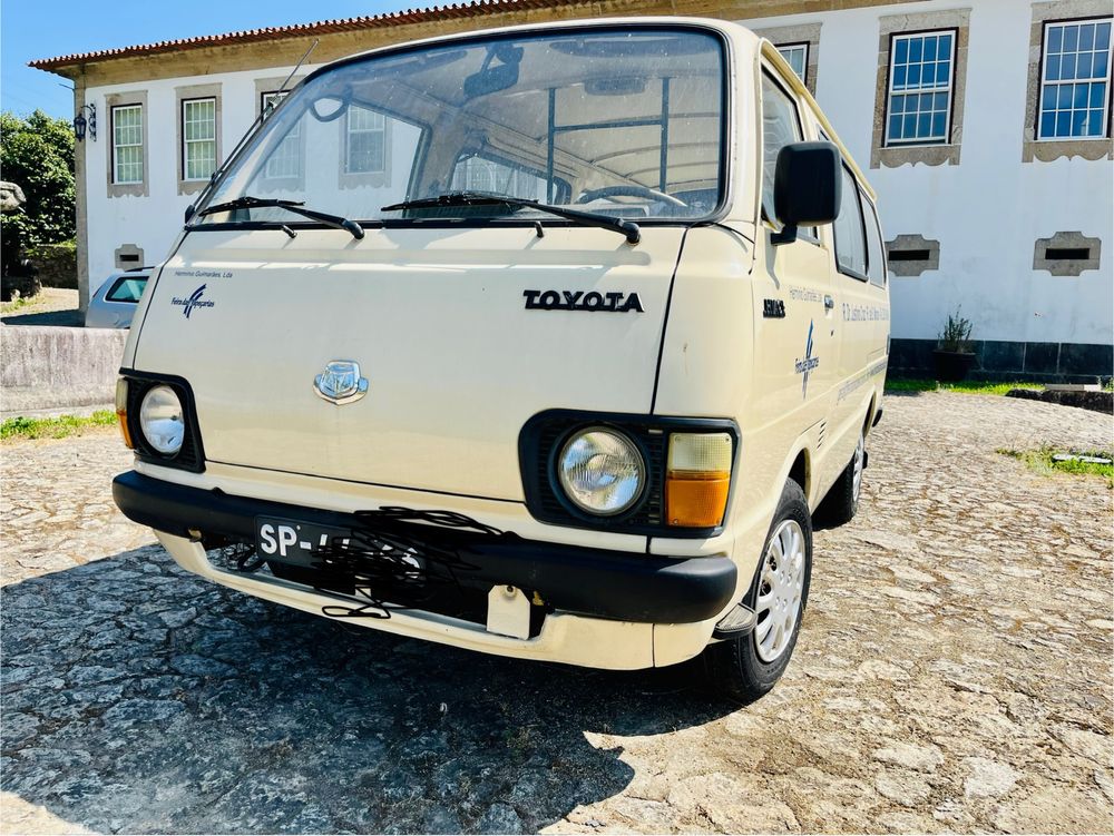 Toyota Hiace LH20 em bom estado só para peças