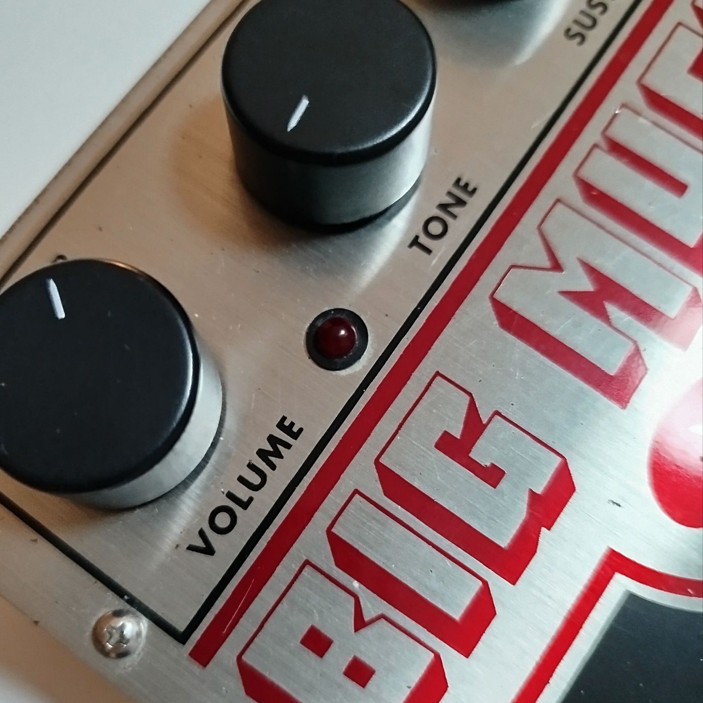 EHX Big Muff Pi V9 The NYC Classic pedal distorção fuzz guitarra