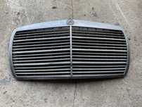 Atrapa Chłodnicy Grill Kołpaki Lampa  Mercedes W123