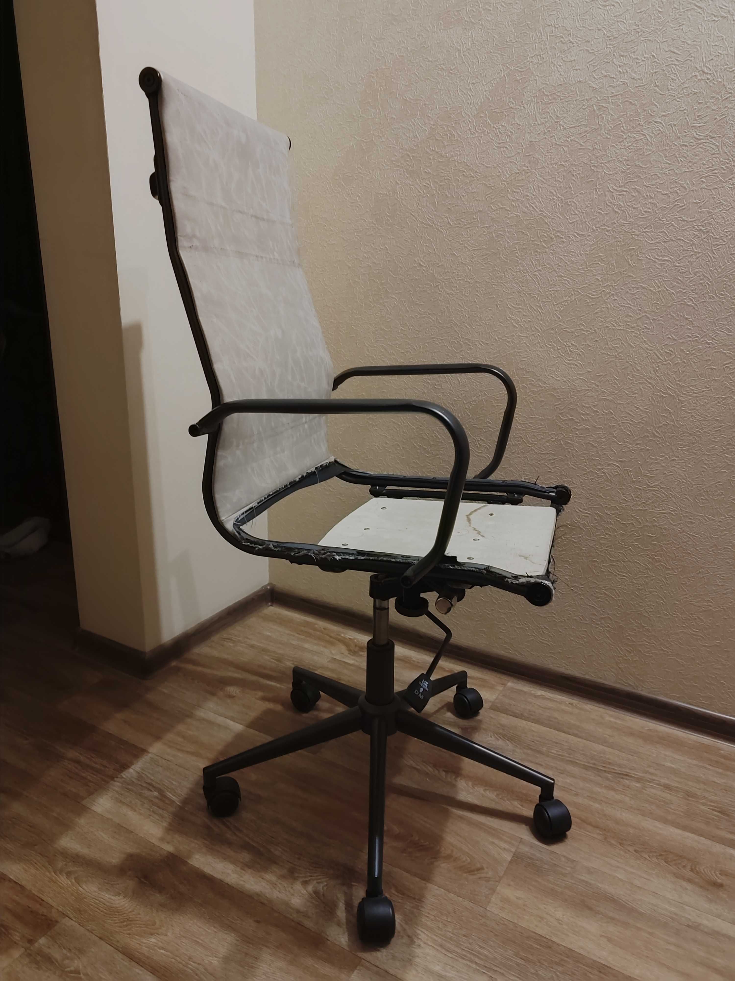 кресло офисное ,компьютерное/металлический каркас кресла
