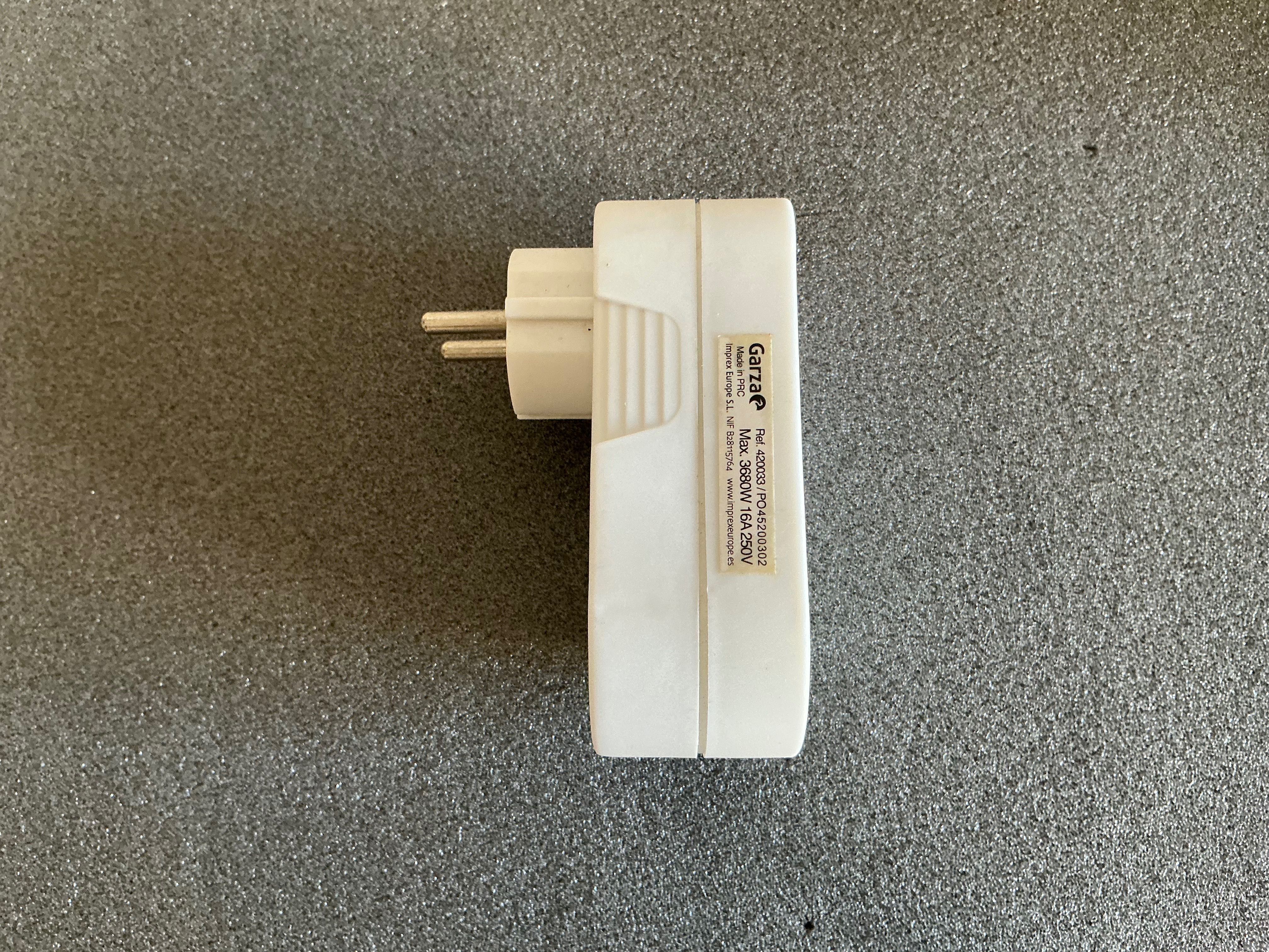 Nova Tomada com interruptor e proteção de sobretensão branco - GARZA