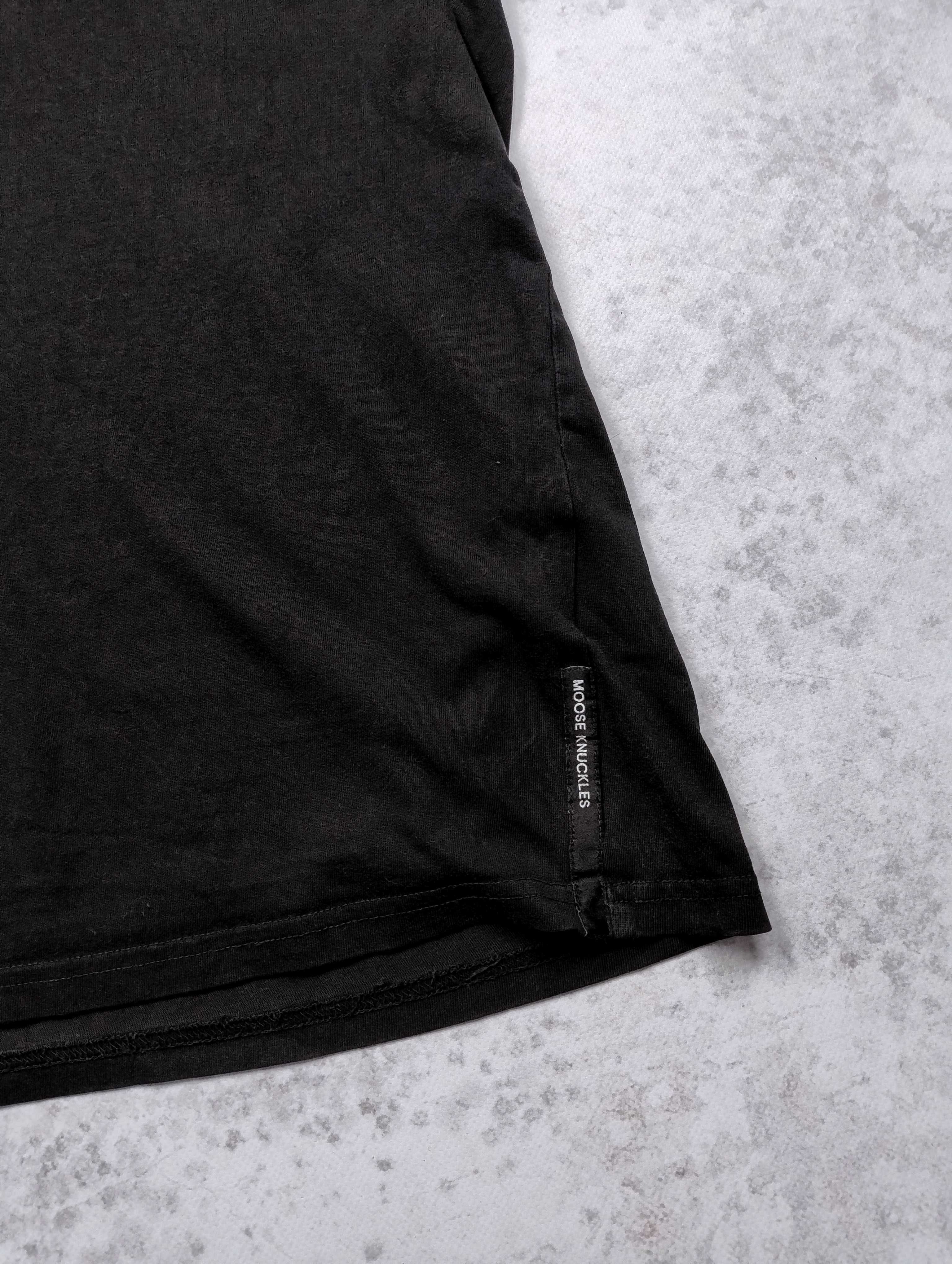 Czarny t-shirt Moose Knuckles Small Logo quiet luxury M
