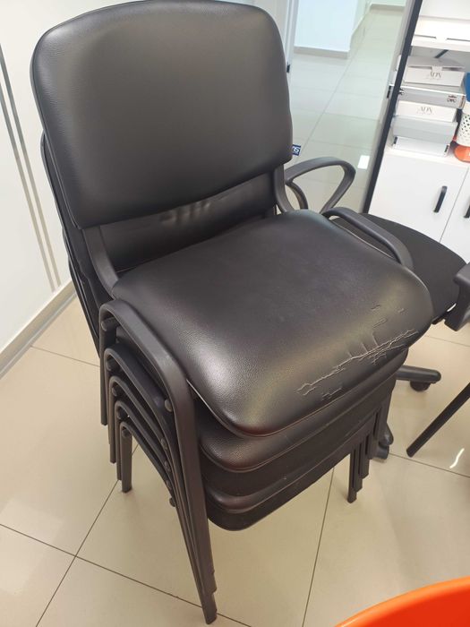Стулья офисные черный б/у 5шт