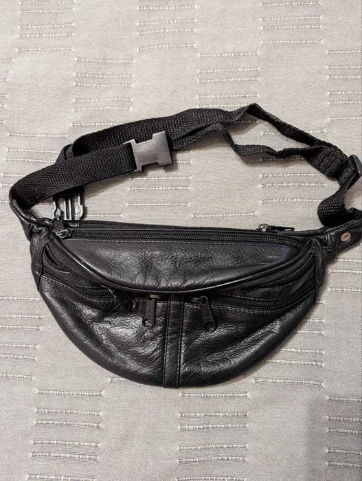 Мужская кожаная сумка на пояс, бананка через плечо. Черная