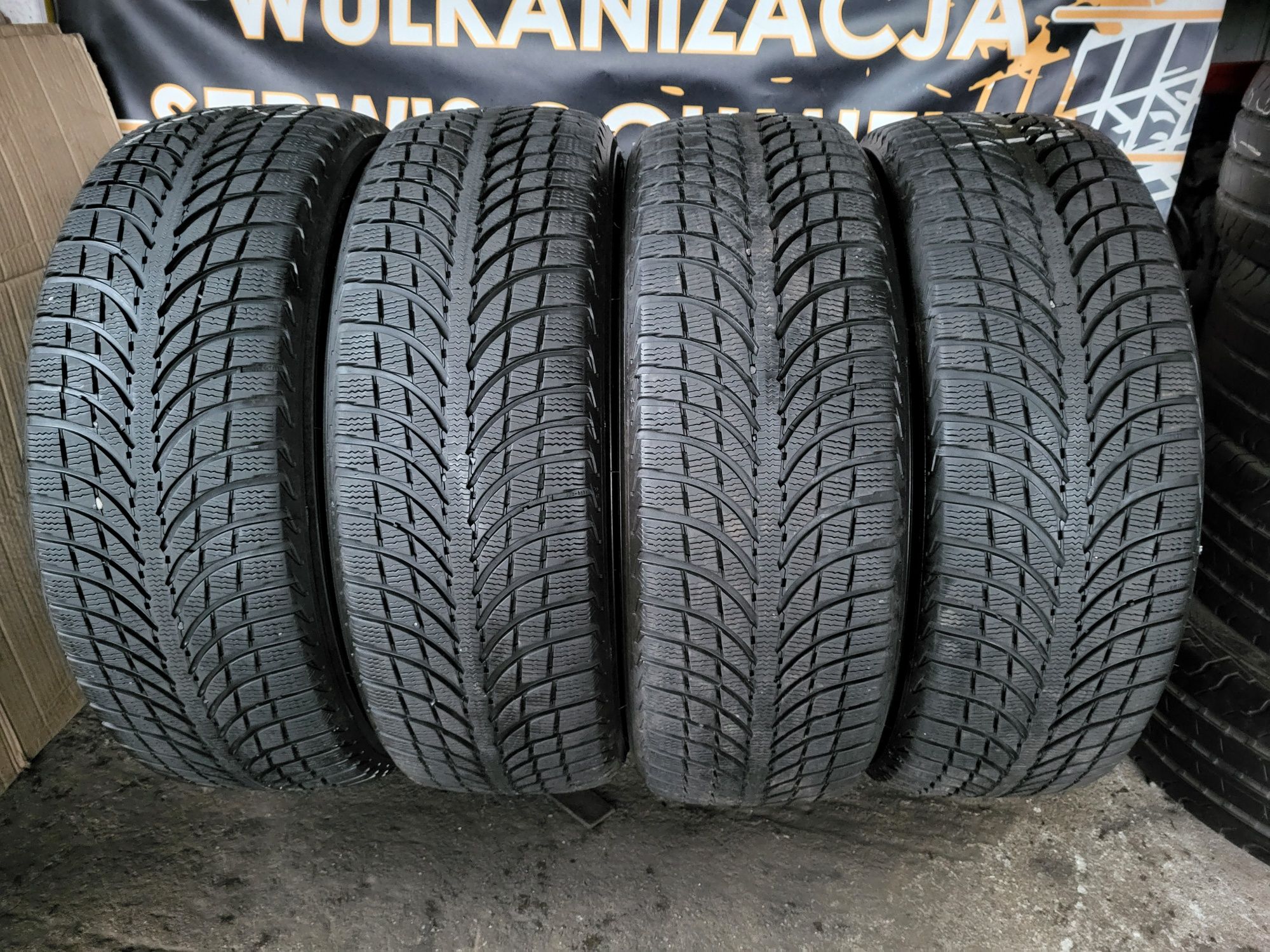 Opony zimowe 235/60/18 Michelin 6/6,5mm