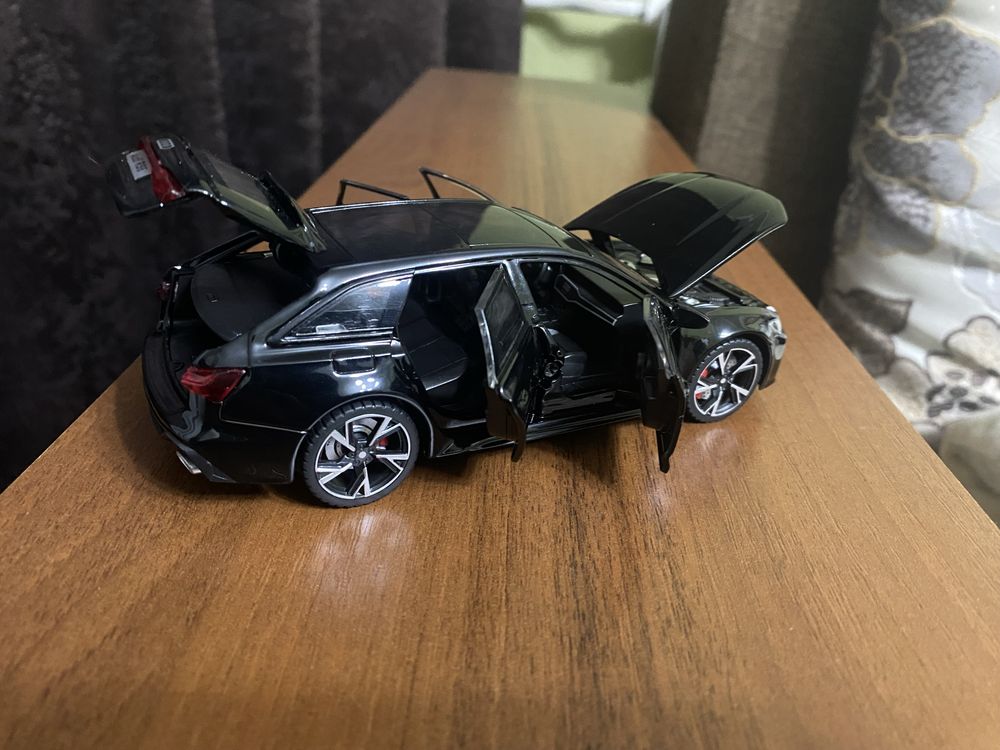 Модель авто 1:32 Audi RS6