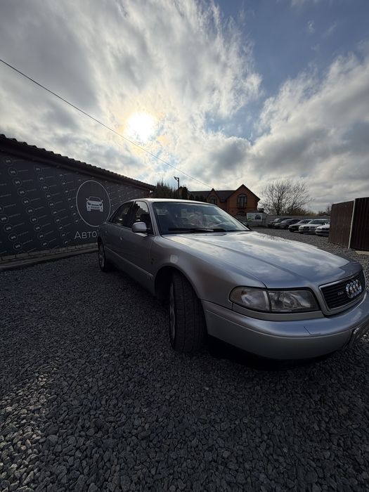 Audi A8 гарний стан