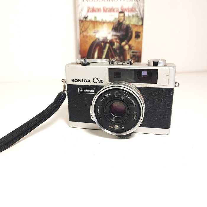 Analogowy kompaktowy Dalmierz KONICA C35 Automatic 1971 r SREBRNA