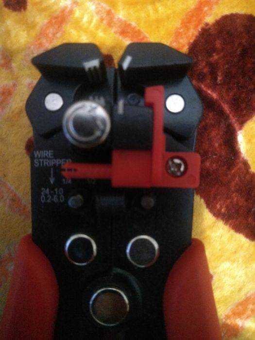 Кліщі для зачистки та обтискання  кабеля