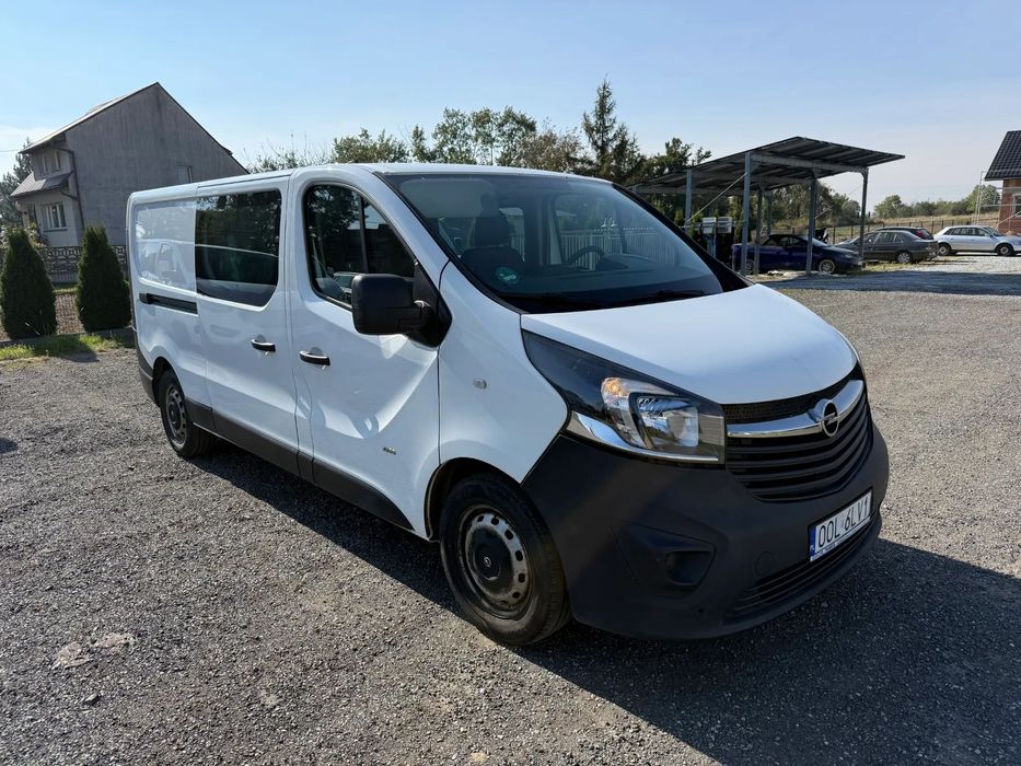 Opel vivaro  Opel Vivaro brygadówka 6 os L2H1 FV 23%