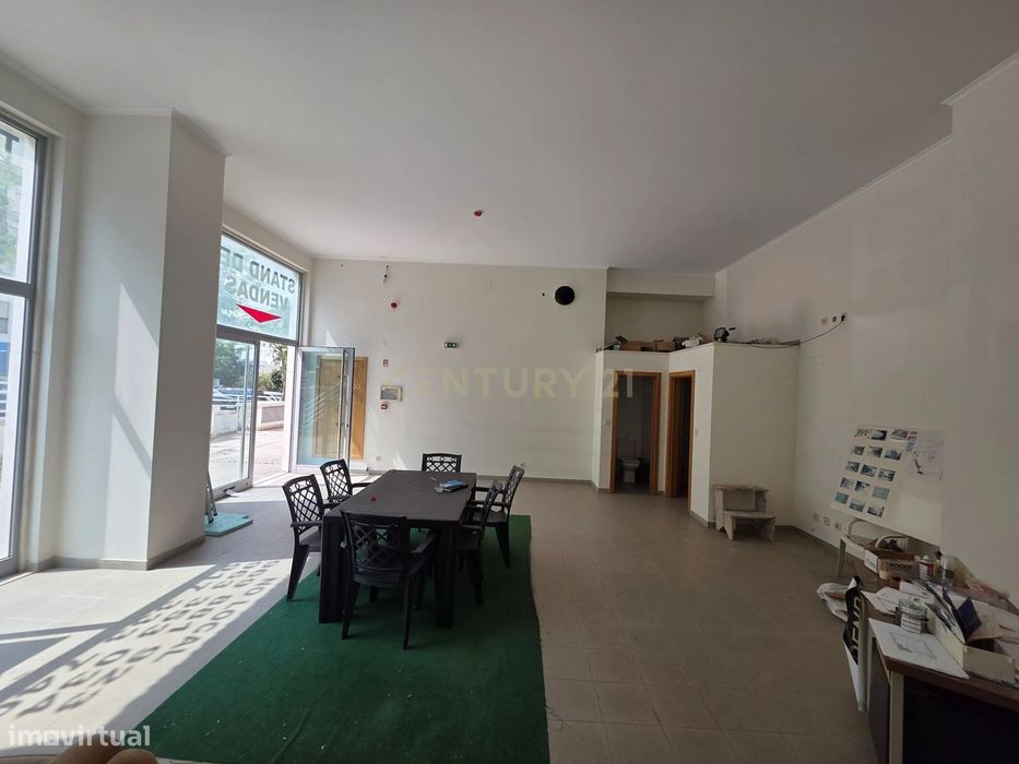 Loja Luxuosa em Lisboa com Excelente Localização e Acessos