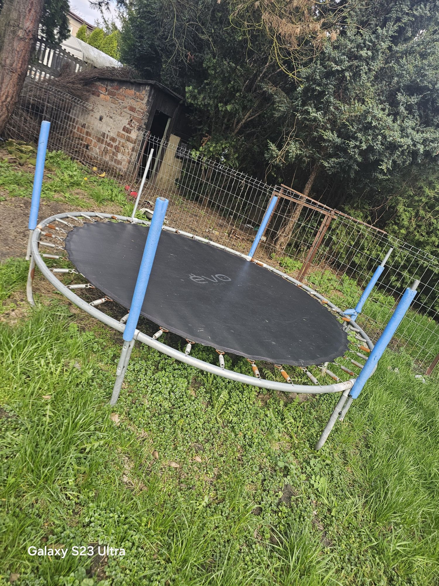 Mało używana trampolina duza