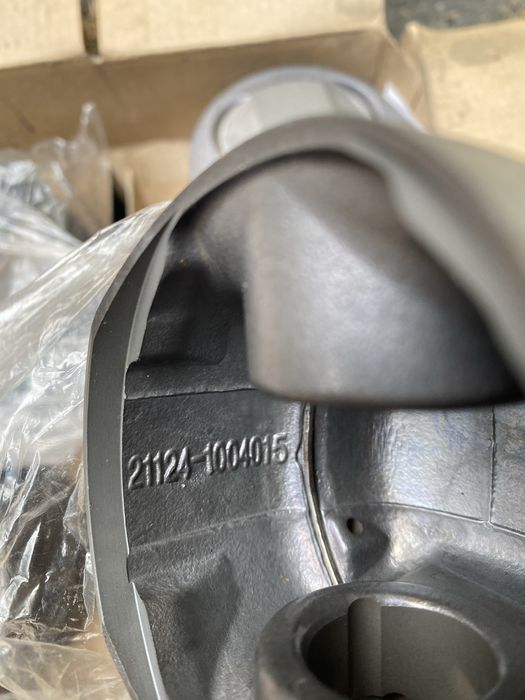 Блок цилиндров приора с комплектом поршней