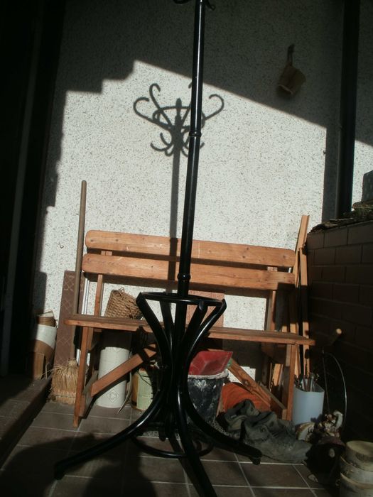 Stabilny,antyczny wieszak, stojak na ubrania. Wys.185cm, podst.70cm