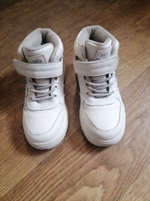 Весняні кросівки