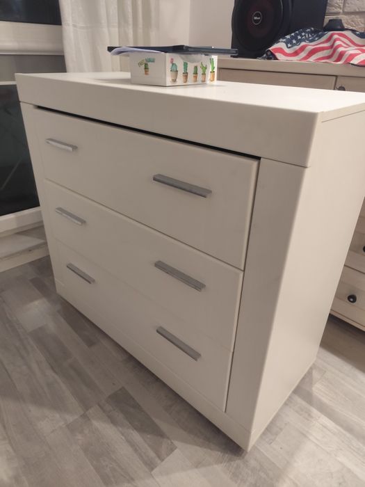 Komoda biała solidna