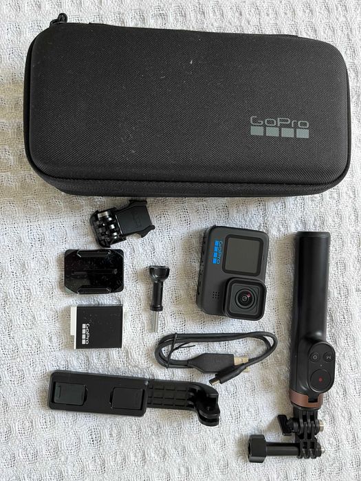 GoPro Hero 11 Black + dodatkowy akumulator + 2 karty pamięci + monopod