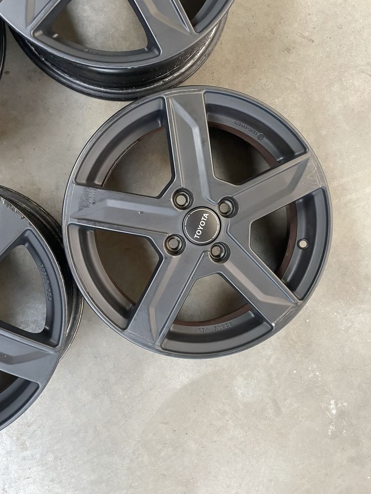 Kola felgi toyota yaris 15 cali 4x100 et39 5j czarny mat bardzo ladne