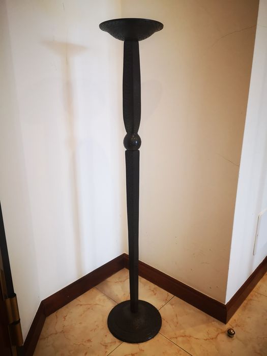 Candelabro em ferro e porta velas