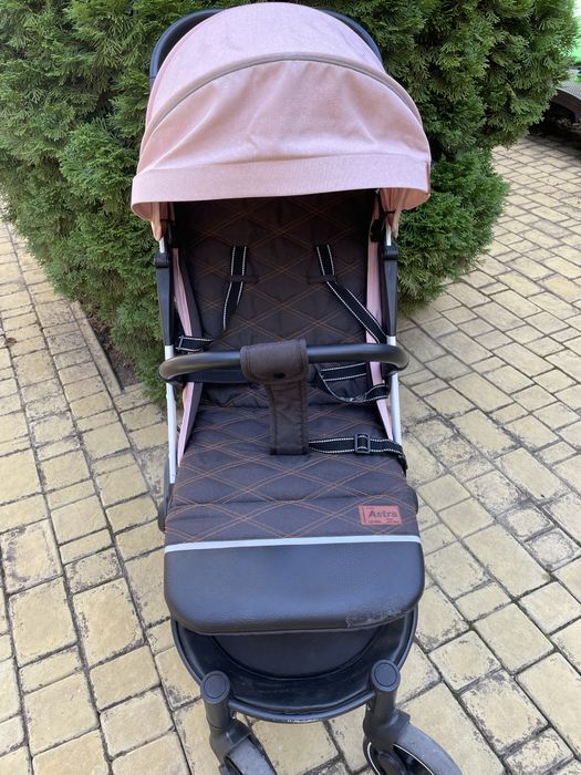 Прогулянкова коляска carello Astra