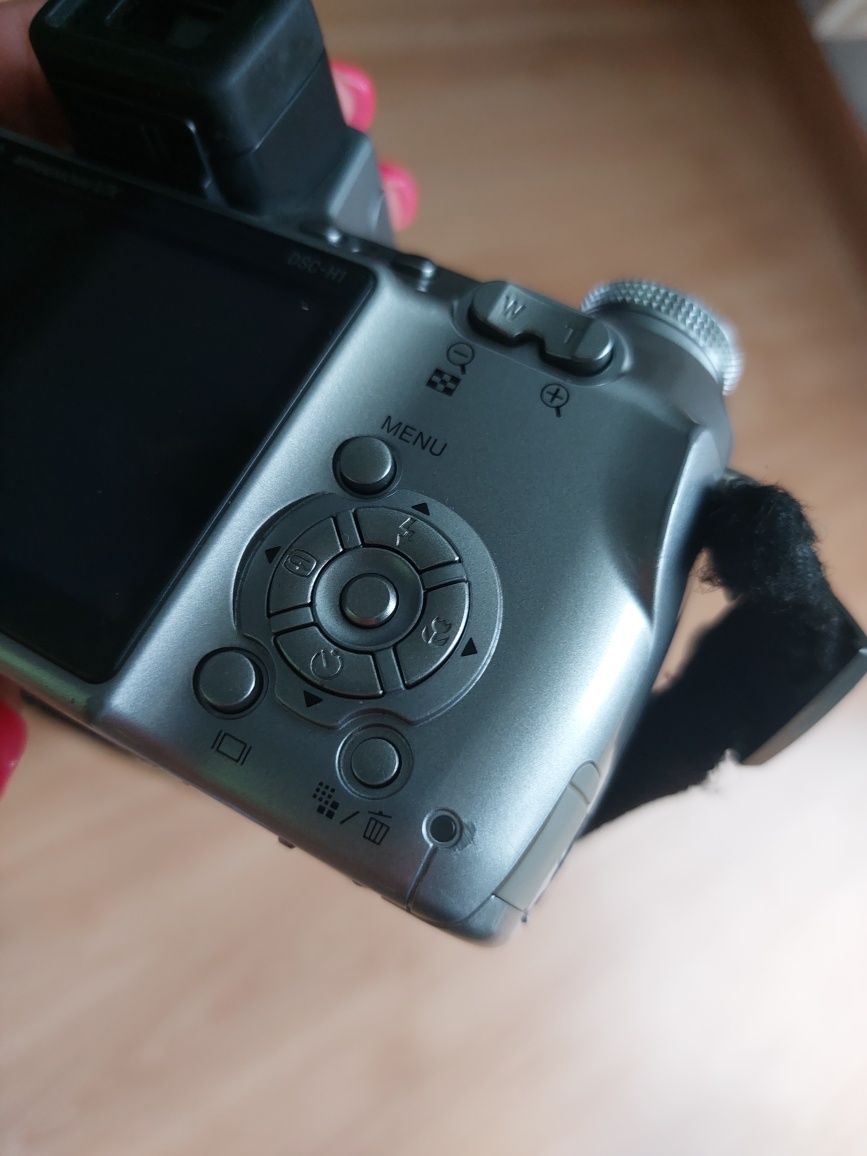 Aparat fotograficzny Sony DSC-H1