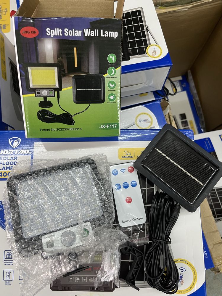 Holofote a bateria com painel solar e comando