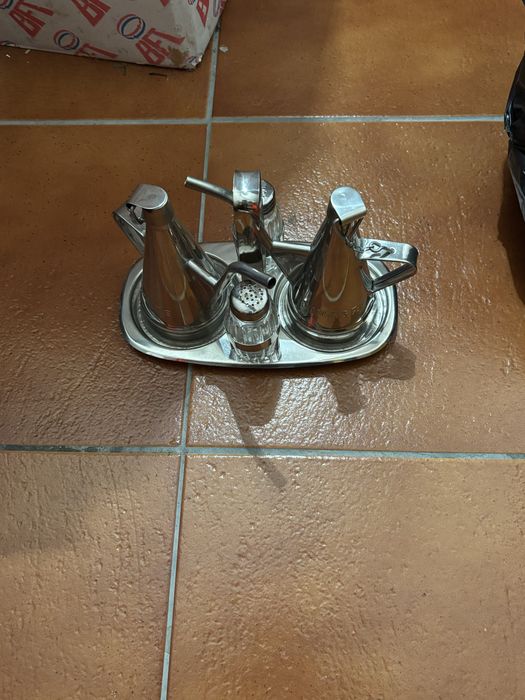 Conjunto azeite/vinagre/sal/pimenta inox – impecável