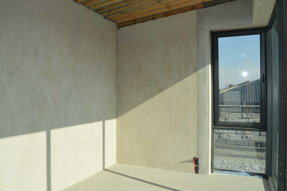 Будинок з фальцевим дахом та панорамним заскленням 75м² та 4 сот Тинне