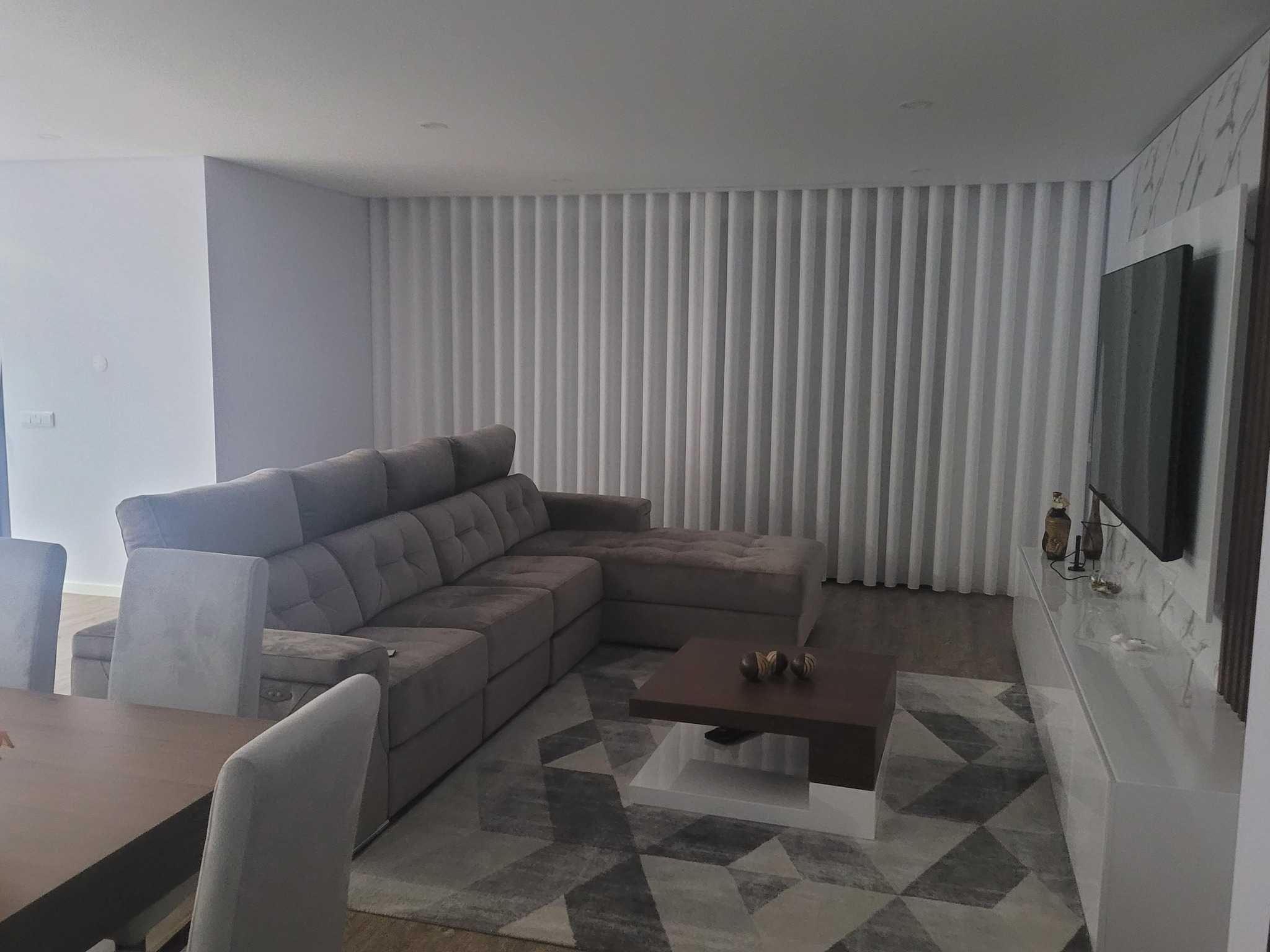 Sofás com/sem Chaise Super Confortáveis (Preço e Entrega Negociáveis)