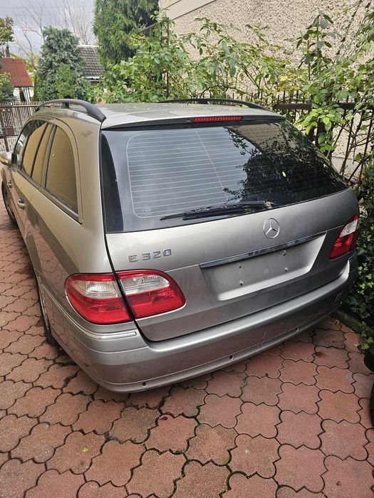 Mercedes w211 320benzyna