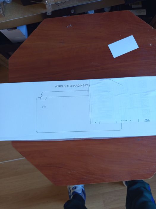 Podkładka na biurko z bezprzewodowym ładowaniem