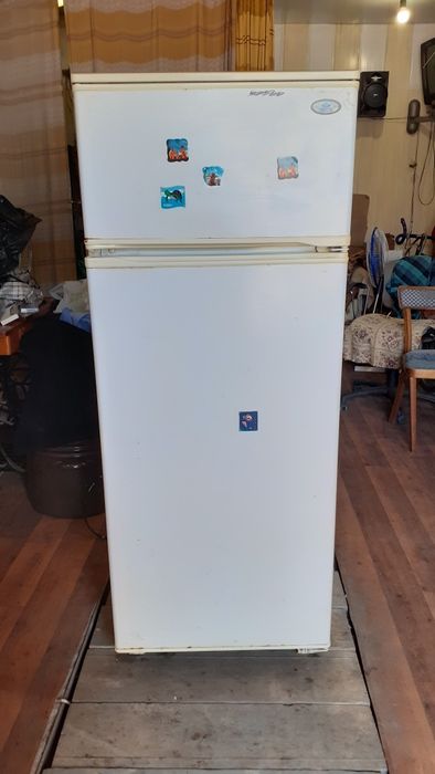 Двухкамерный рабочий холодильник Минск-Атлант.