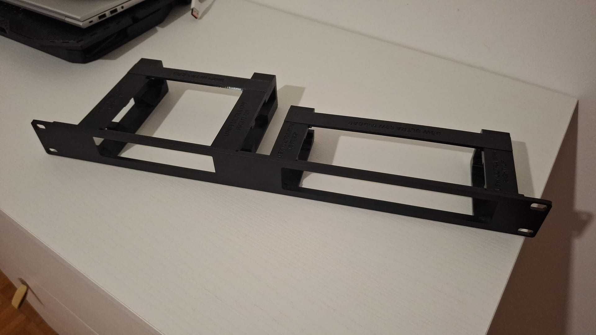 Montagem rack Ubiquiti UCG-Ultra + Switch Ultra