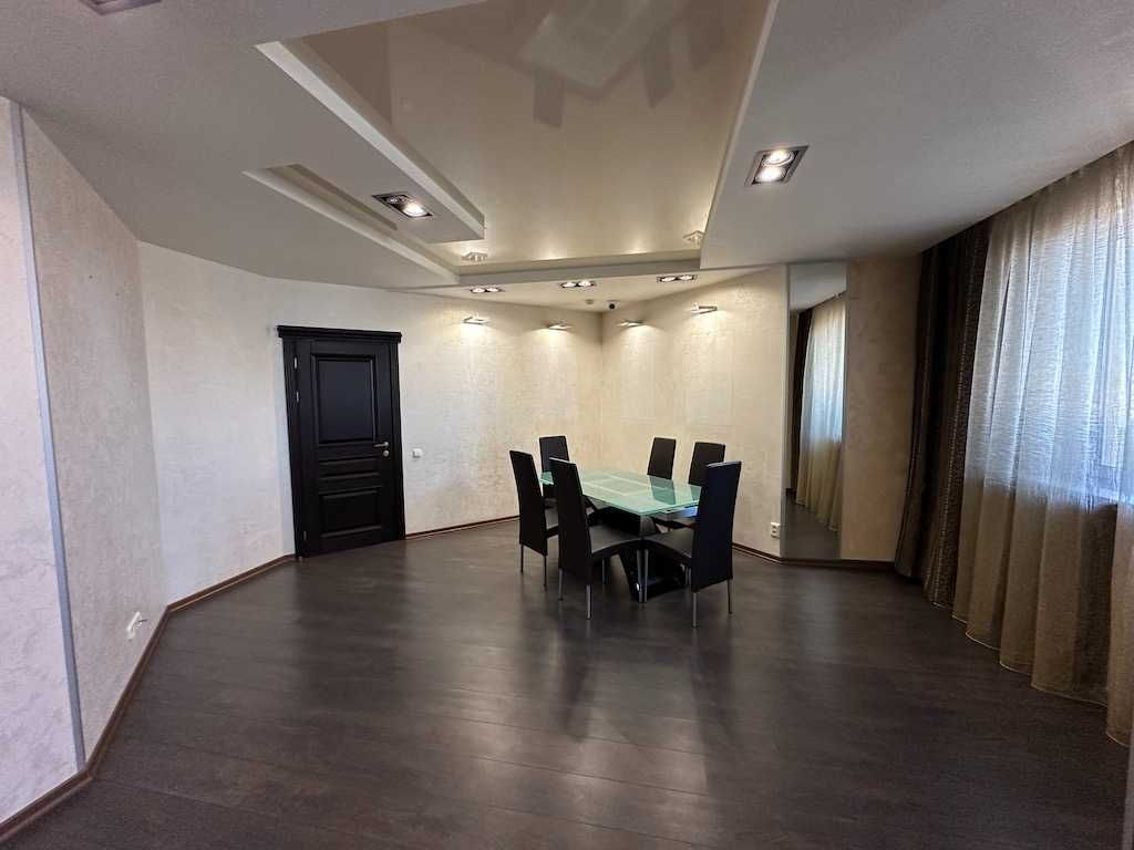 Продаж найбільшої квартири 213 м² у ЖК Корона, вул. Срібнокільська 1
